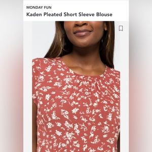 NWT - Flowy floral blouse